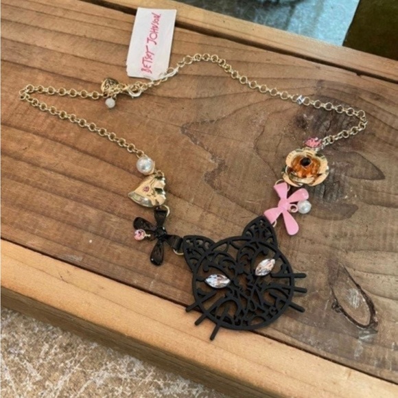 BETSEY JOHNSON HALLOWEEN “BLACK CAT NECKLACE" CHARM NECKLACE - Picture 3 of 7